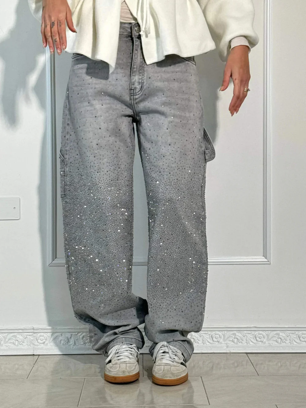 JEANS AUS GLÄNZENDEM DENIM 