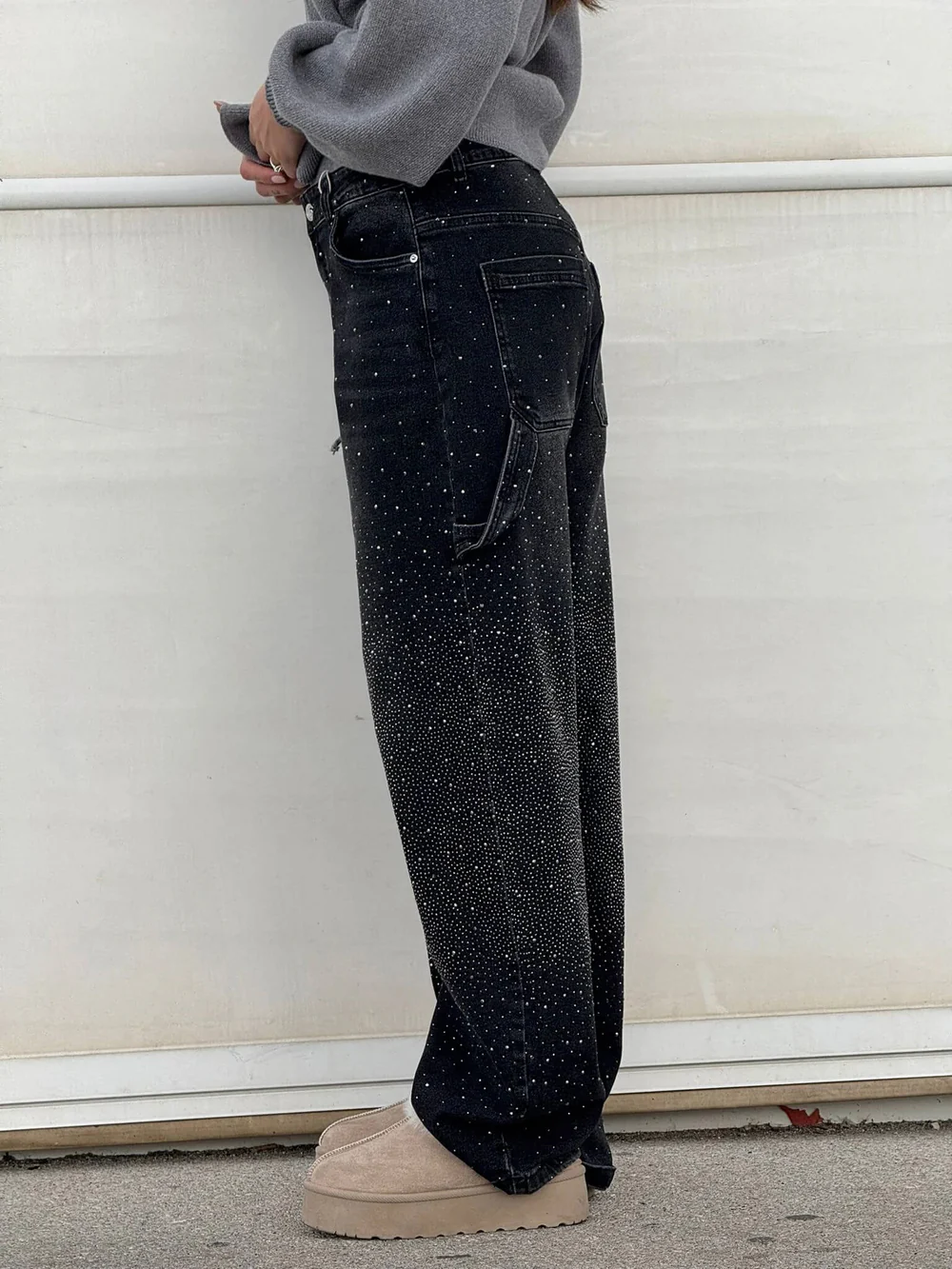 JEANS AUS GLÄNZENDEM DENIM 