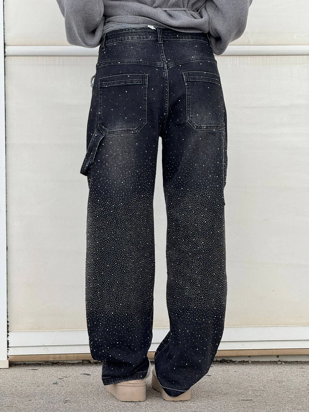 JEANS AUS GLÄNZENDEM DENIM 
